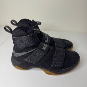 Nike LeBron Soldier 10 “SFG Black Gum” size men’s 9.5